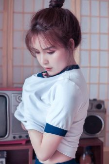 欧美《熟妇的荡欲》未删减版
